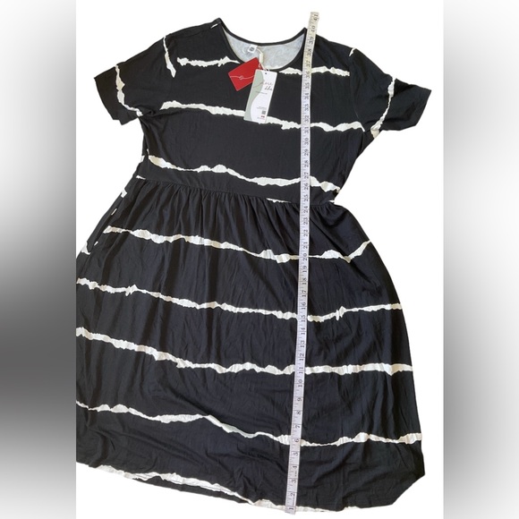 Summer Dress Black & White Horizontal Stipes With Pockets “Pose She” 2XL Pockets - Picture 5 of 6